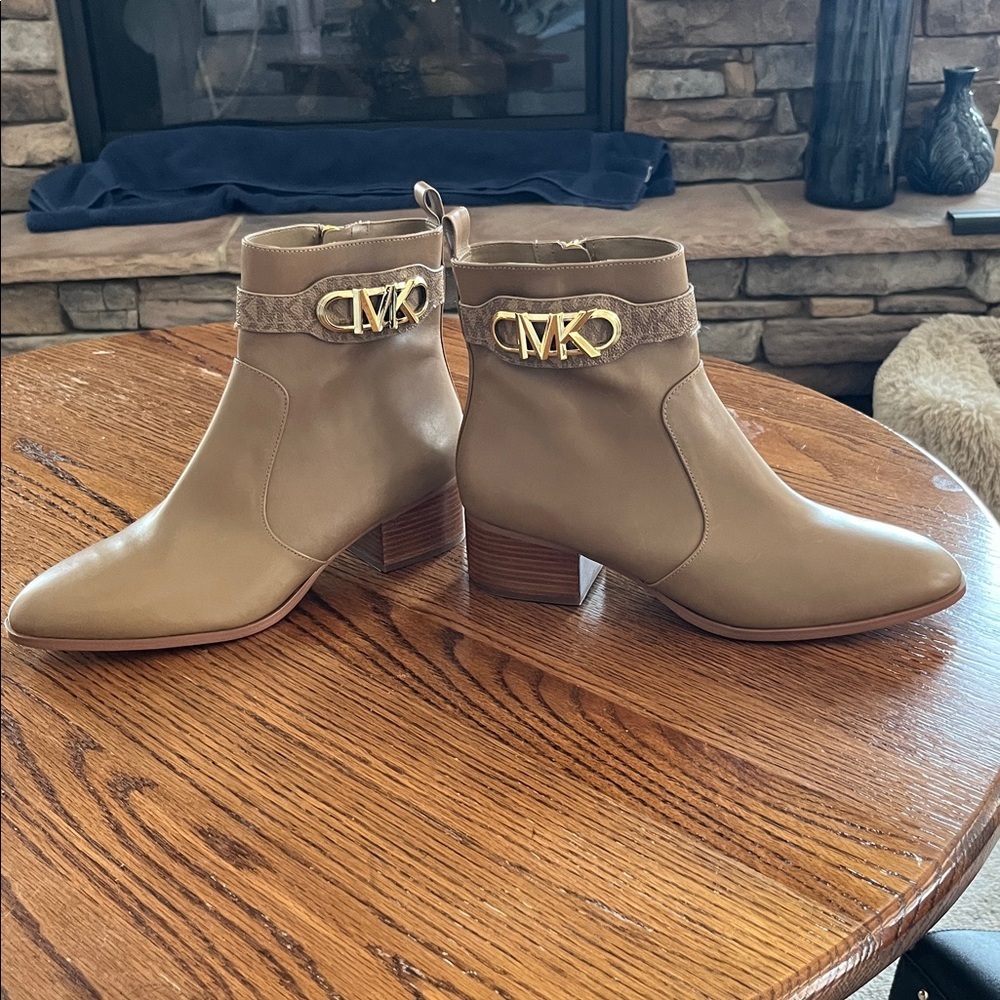 Michael Kors Women's Leather Parker Ankle Booties with Block Heel Size 8.5 - Picture 7 of 8